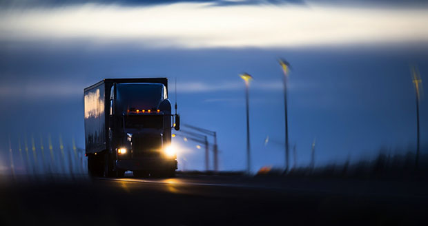 Kinh nghiệm lái xe vào ban đêm an toàn nhất dành cho tài xế xe tải